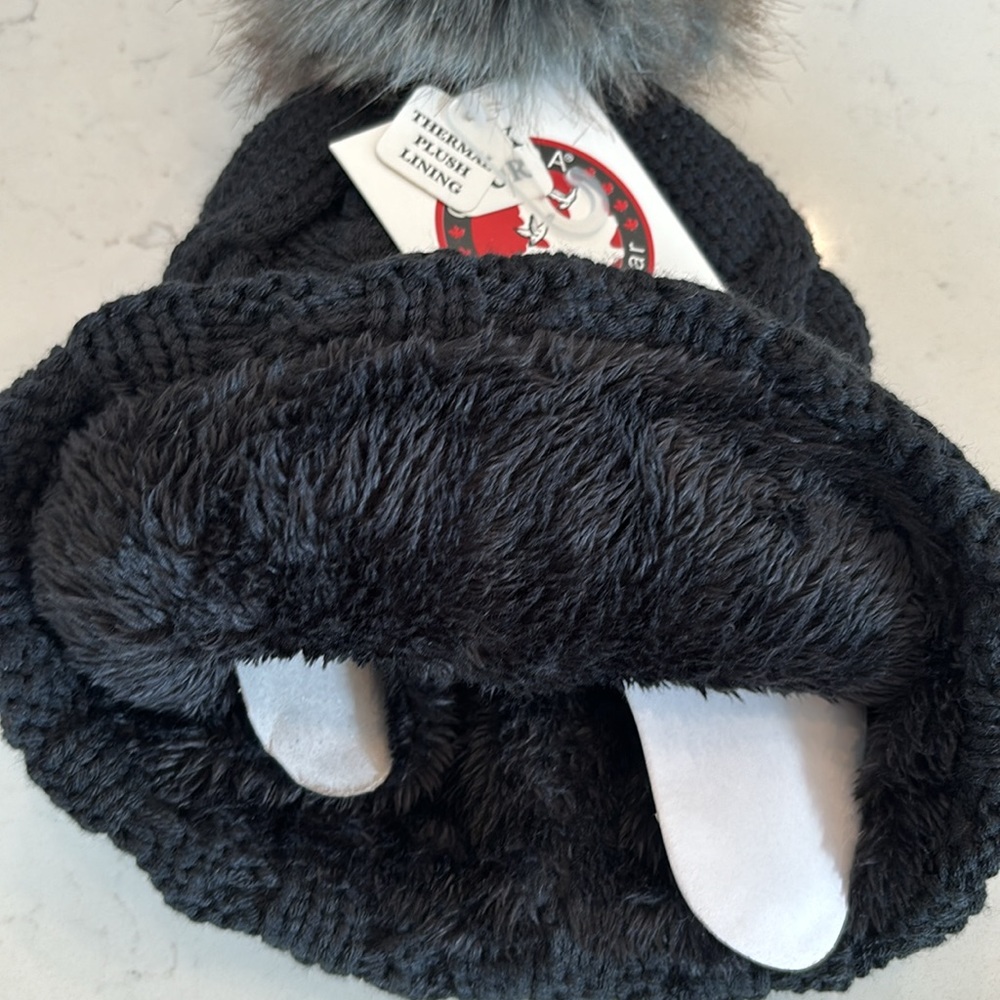 CANADA Weather Gear Beanie - Picture 2 of 4